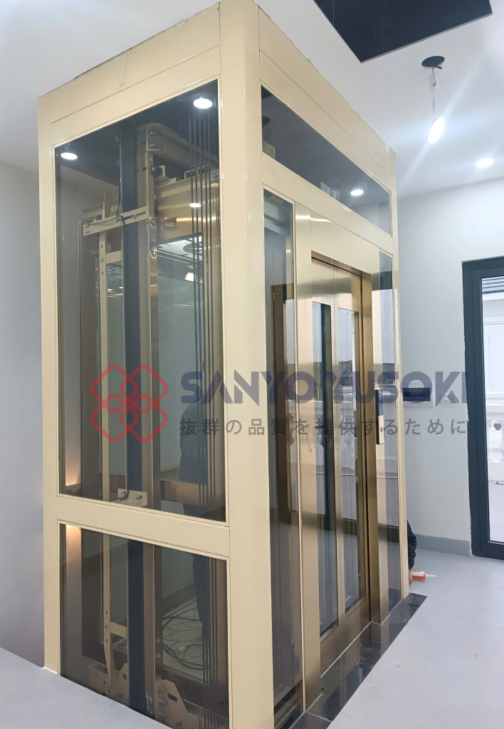 Thang máy không phòng máy màu vàng gold sang trọng