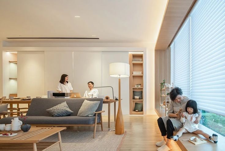 Thang máy kính giúp gia đình thêm gần nhau hơn