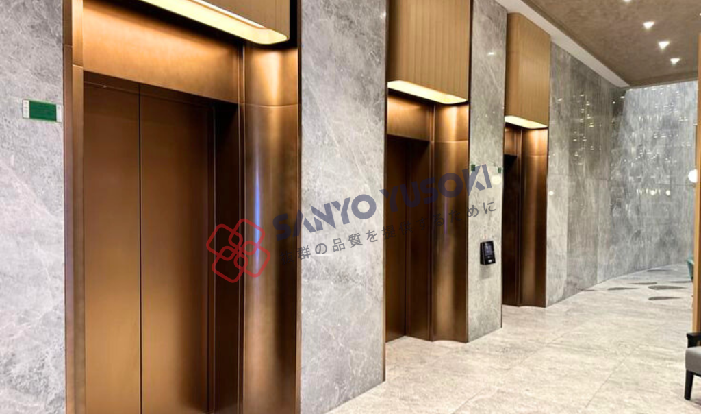 Thang máy tải khách trong khách sạn 5 sao