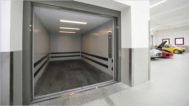 Thang-may-tai-hang-thuy-luc